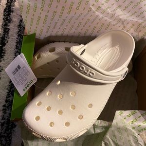 CROCS CLASSIC WHITE UNISEX SIZE (8 MEN 10 WOMEN) BRAND NEW